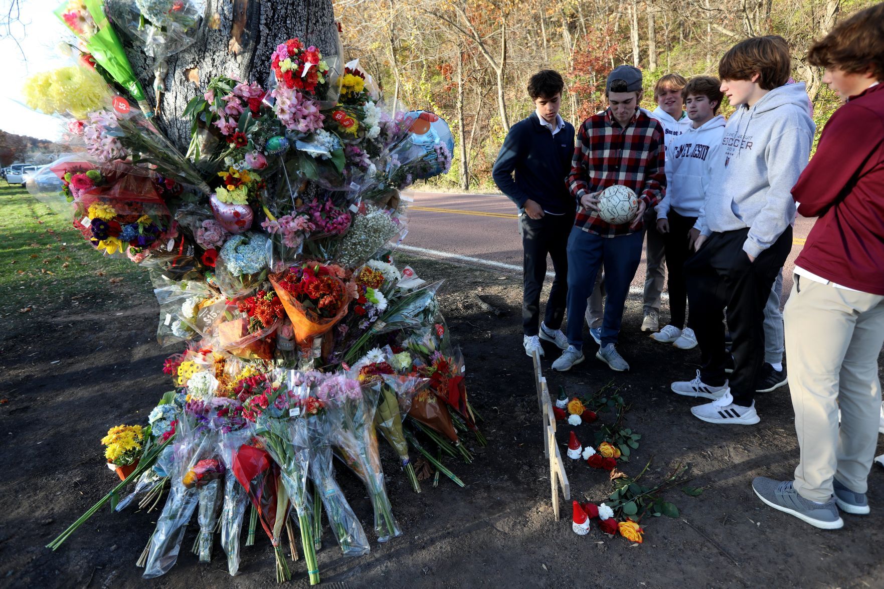 Hundreds visit the memorial site of car crash where 3 teens died